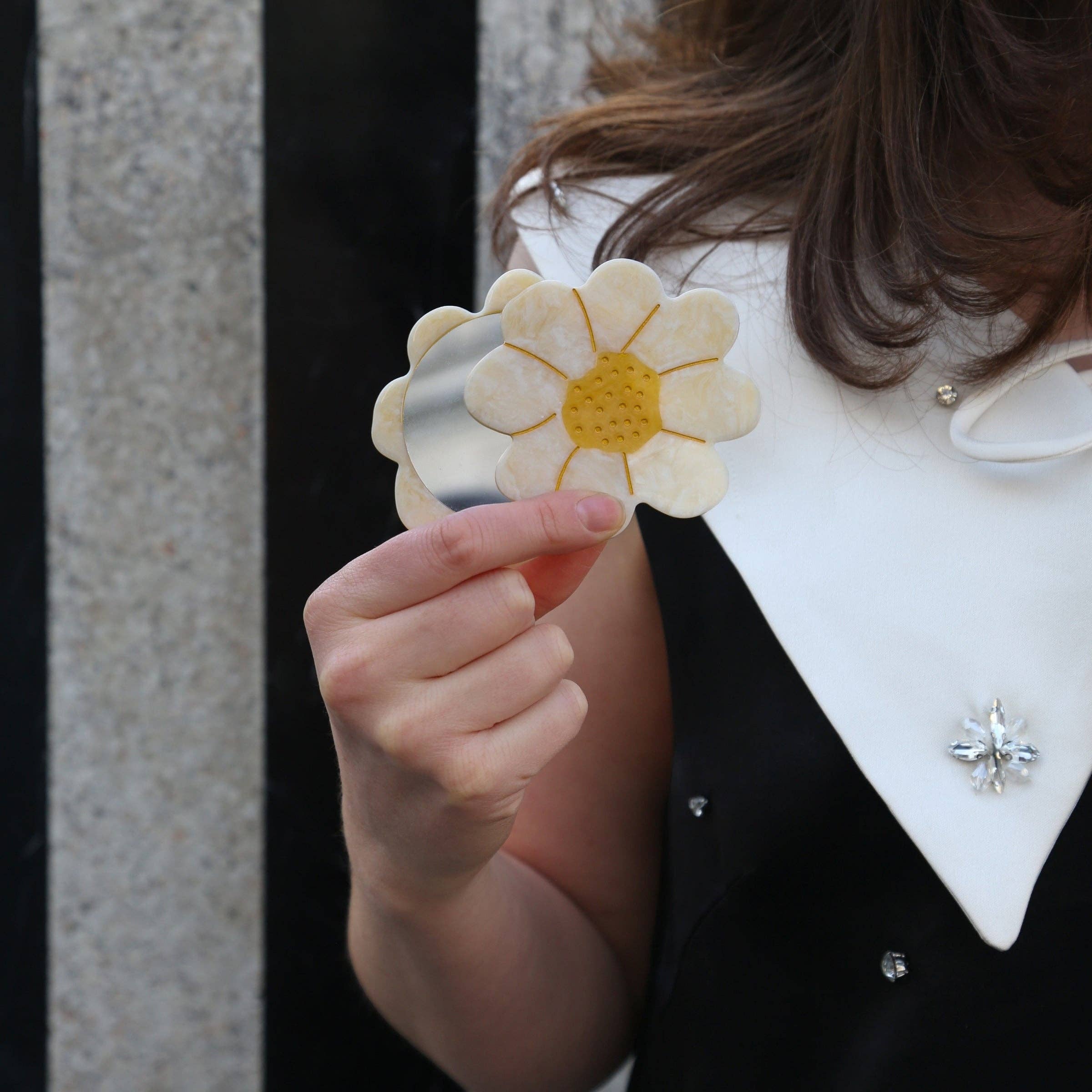 Compact Mirror (Vintage Daisy)
