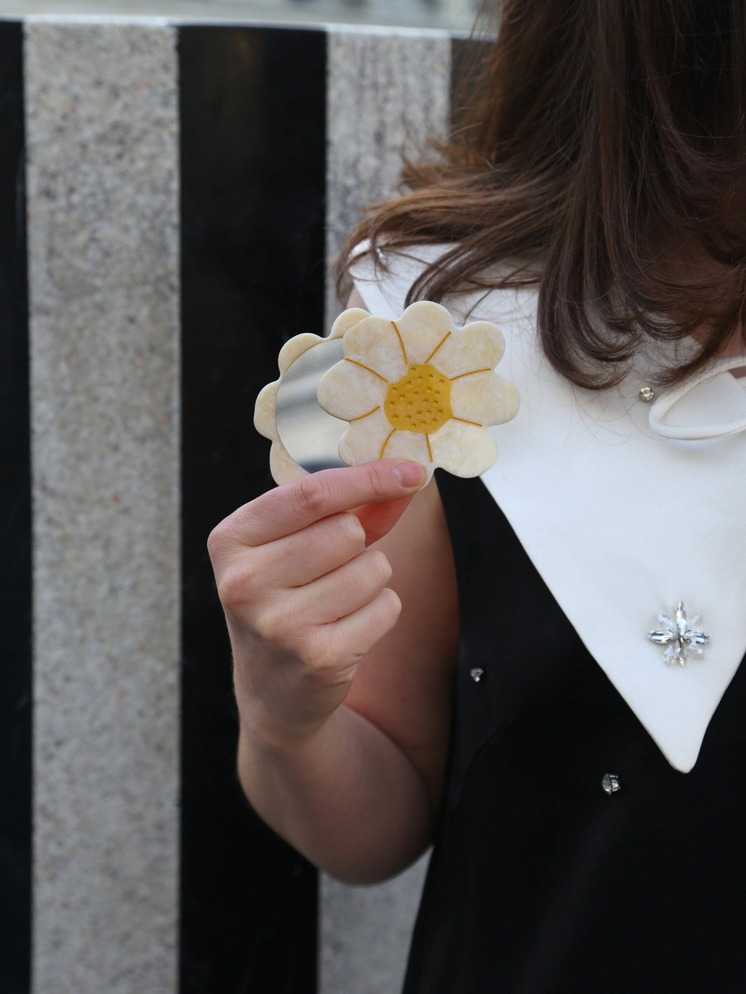 Compact Mirror (Vintage Daisy)