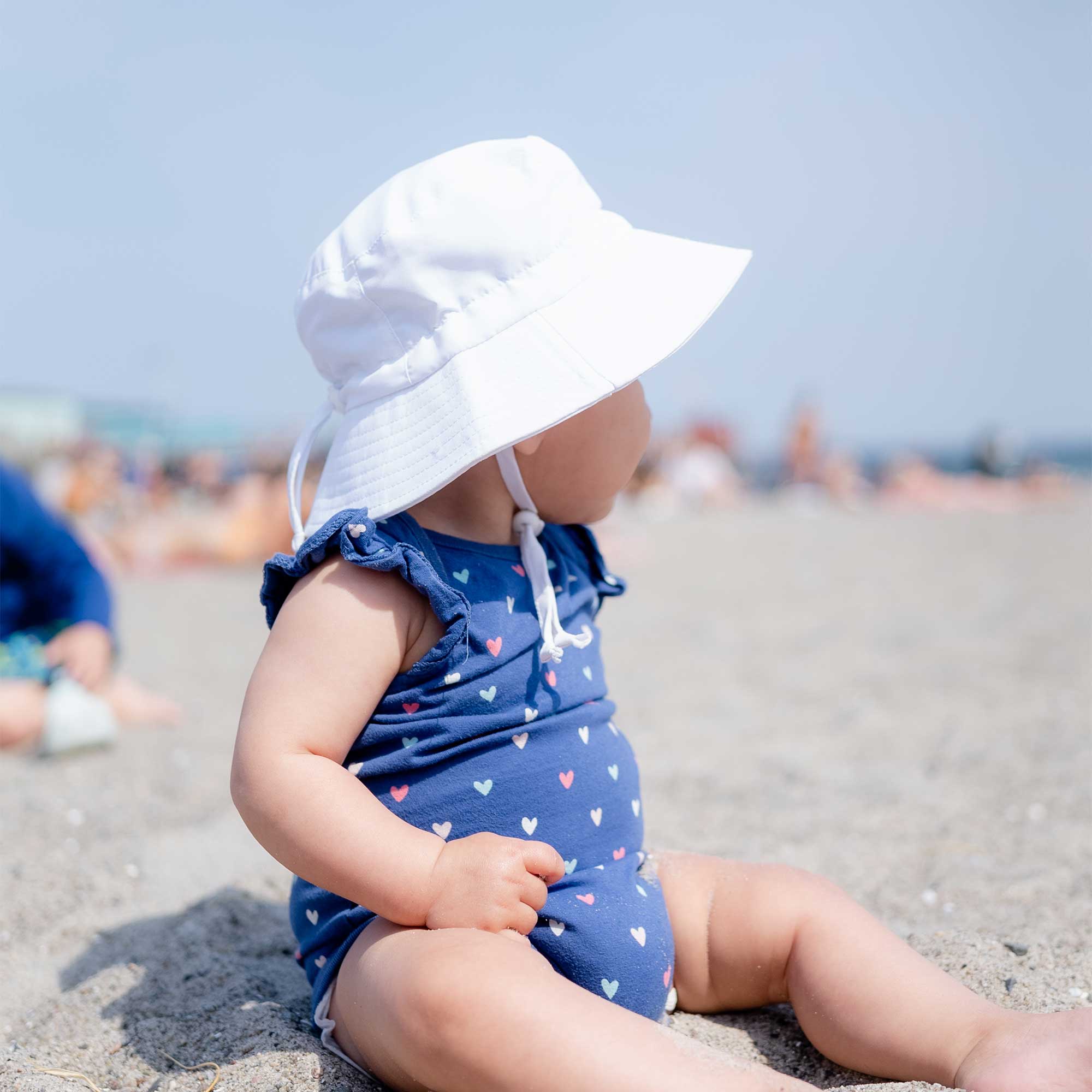 Aqua Dry Bucket Hat (White)