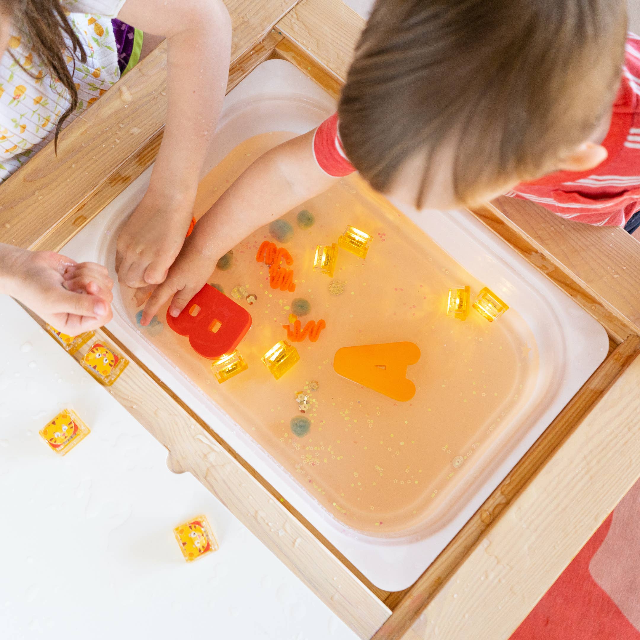 Daniel Tiger's Neighborhood Light-Up Cubes