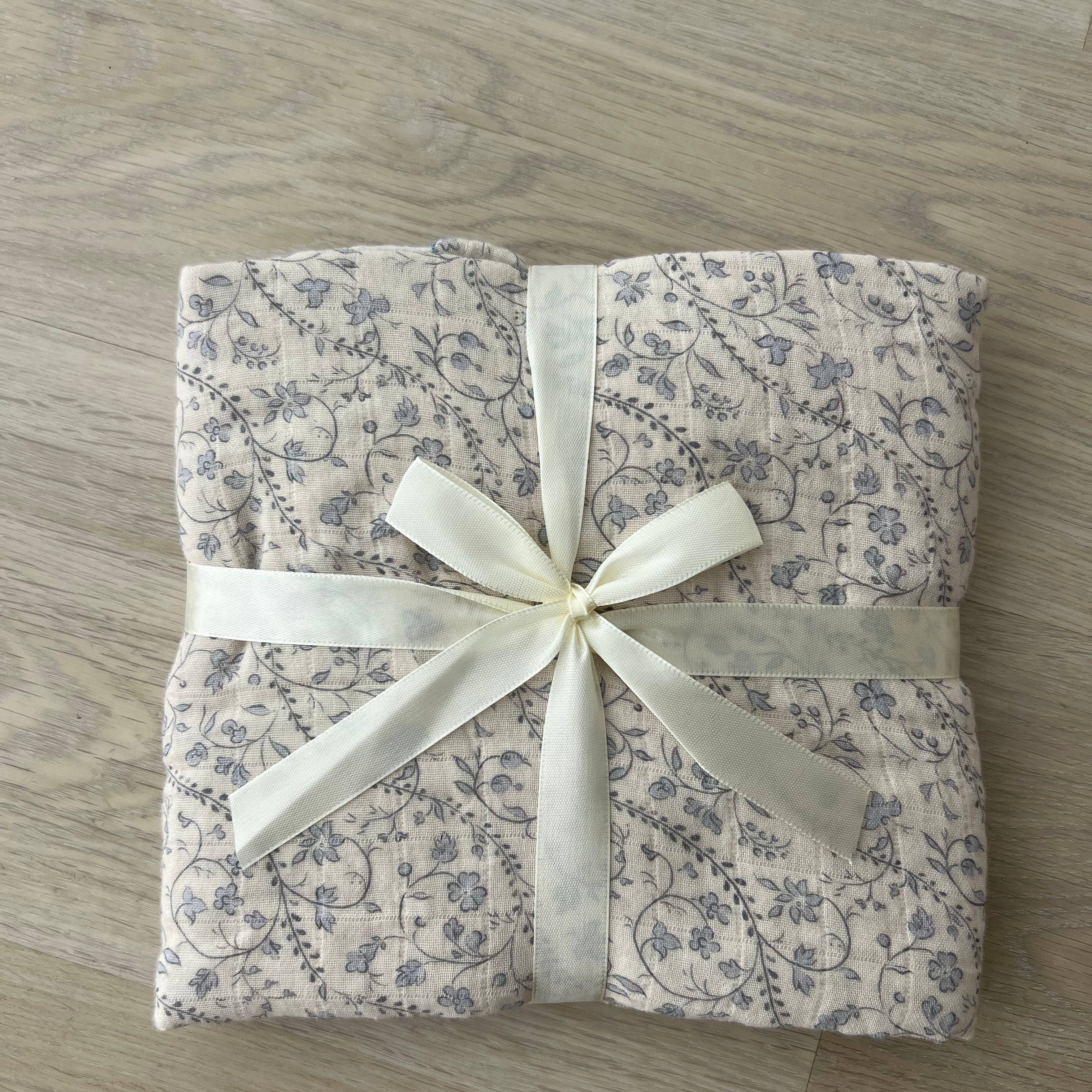 Heirloom Vine Muslin Blanket (Bluebell)