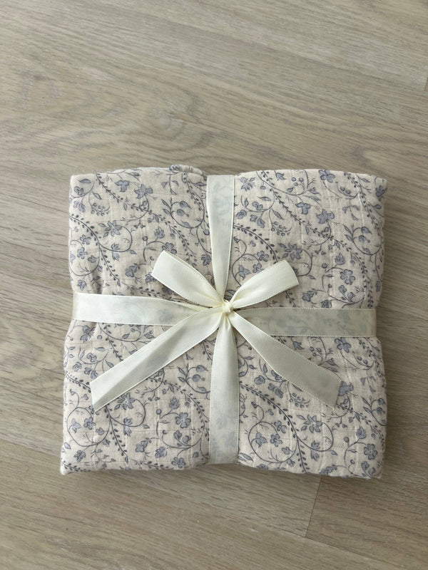 Heirloom Vine Muslin Blanket (Bluebell)