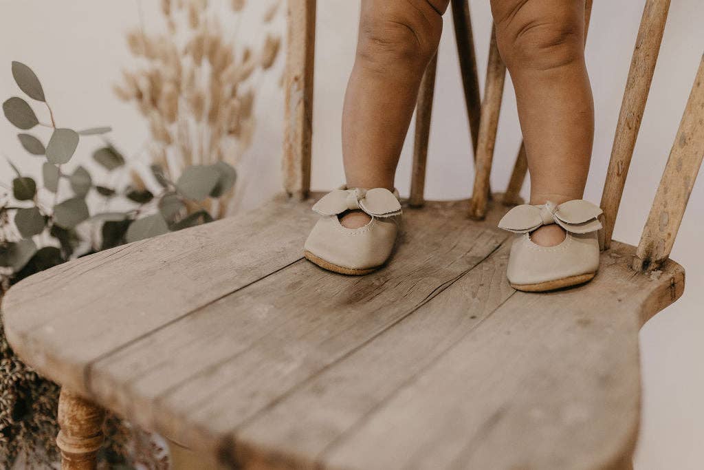 Handmade Baby Bow Moccasins (Cream)