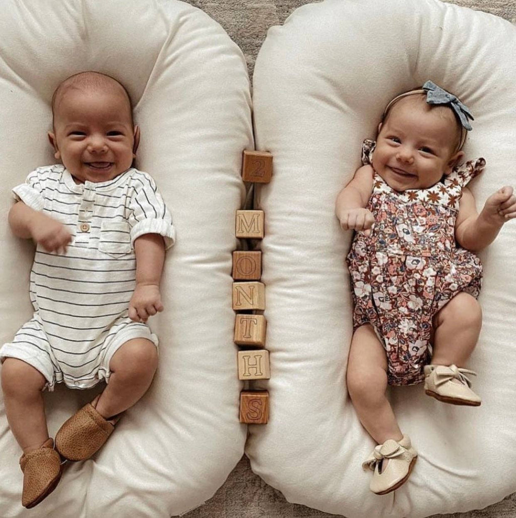 Handmade Baby Bow Moccasins (Cream)