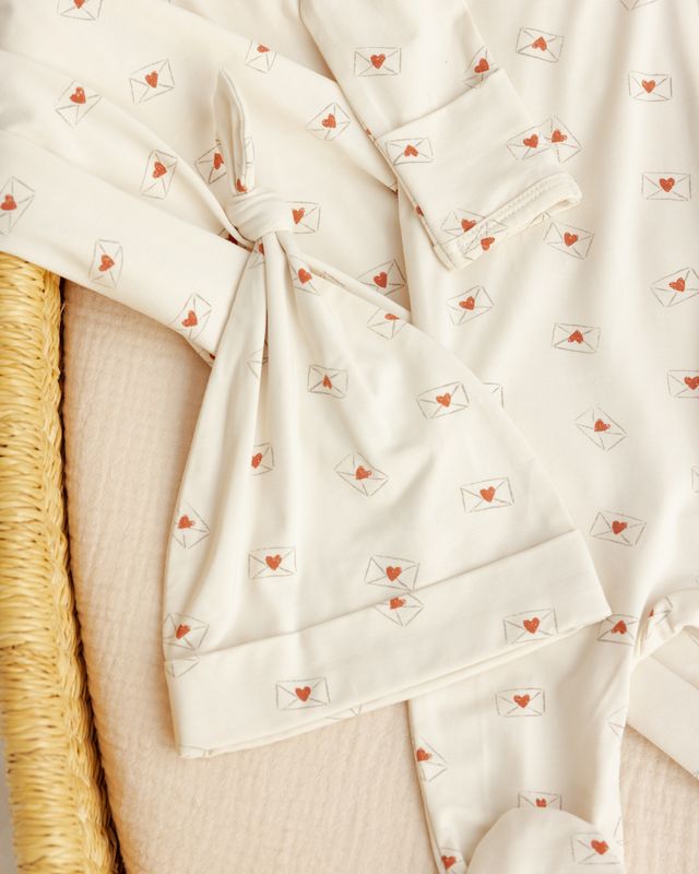 Bamboo Swaddle + Knotted Hat (Valentine)