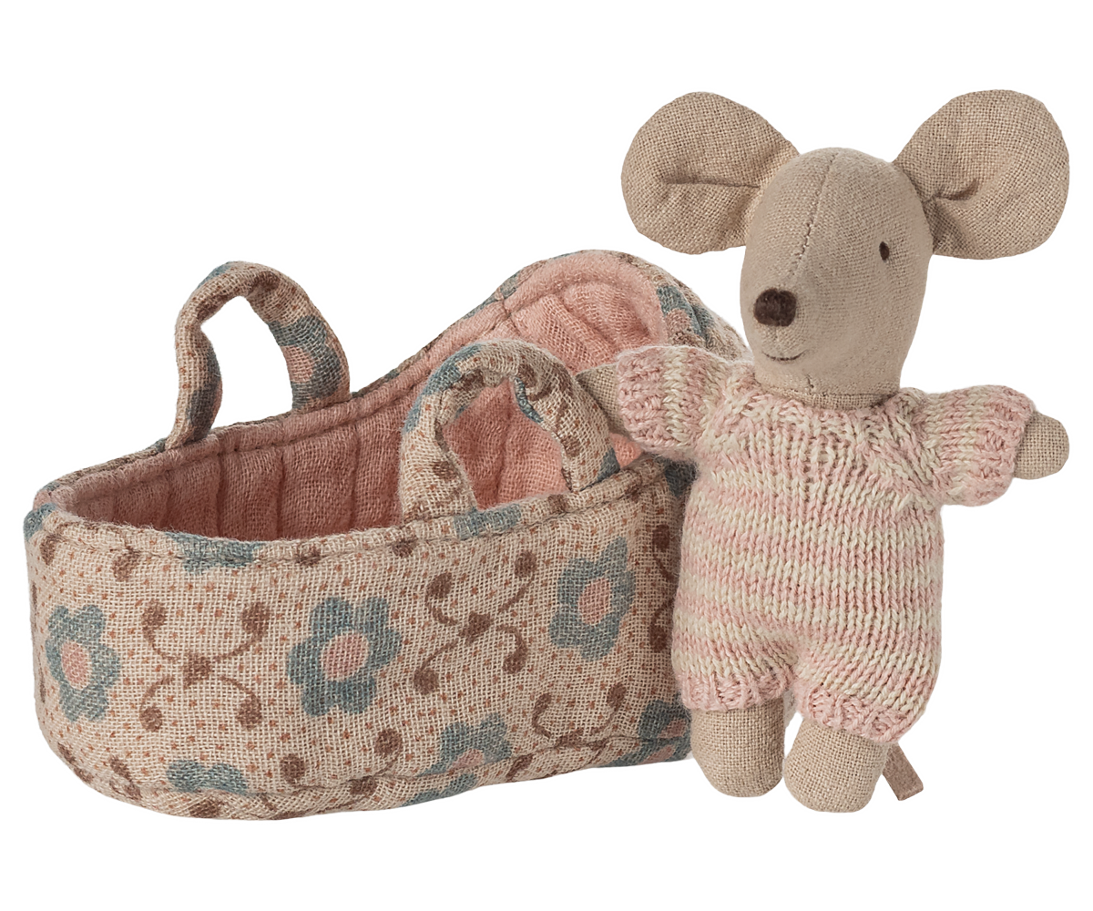 Baby Mouse in Carry Cot (Rose)