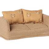 Couch, Mouse (Mable)