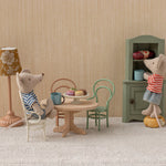 Oval dining table, Mouse (Nature)