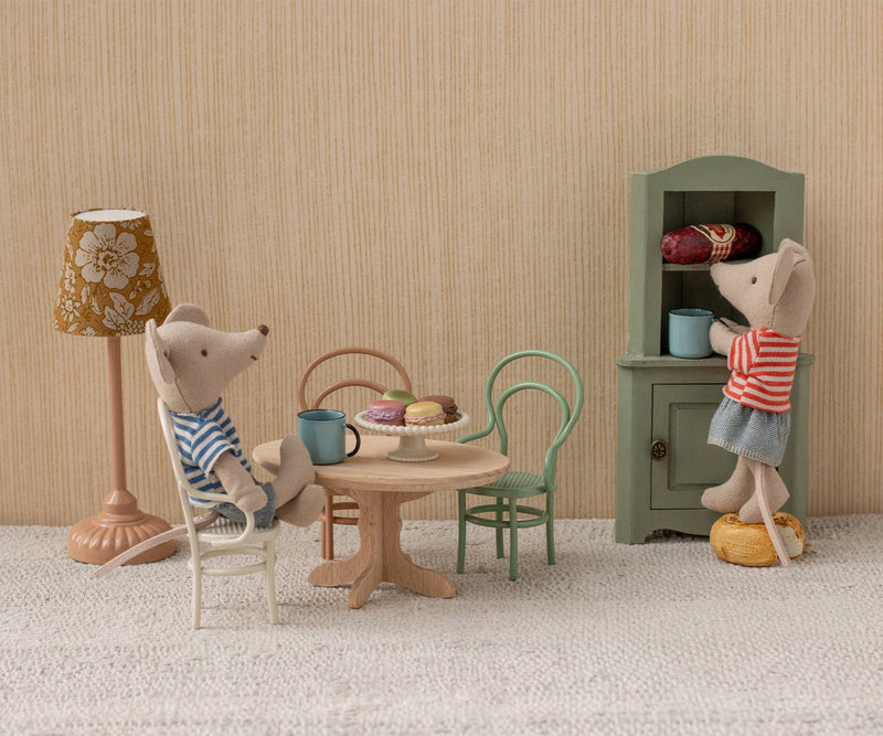 Oval dining table, Mouse (Nature)