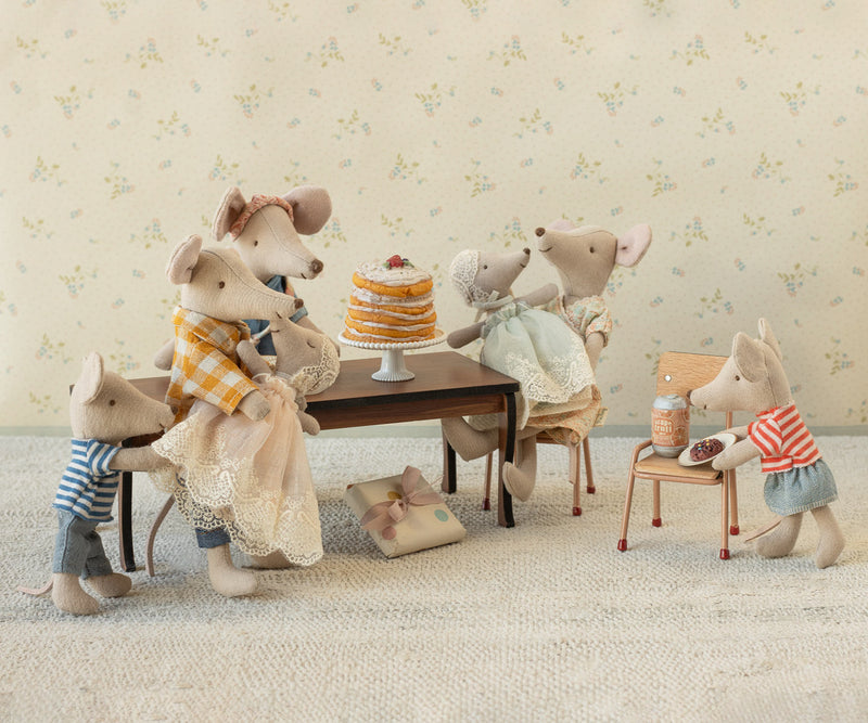 Baby Mouse in Gown (Powder)