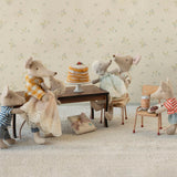 Long Dining Table, Mouse