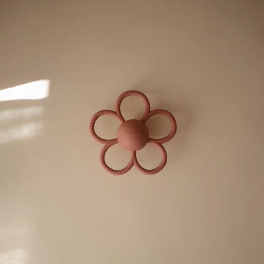 Daisy Rattle (Dusty Rose)