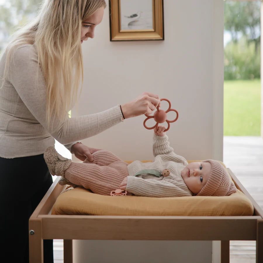 Daisy Rattle (Dusty Rose)
