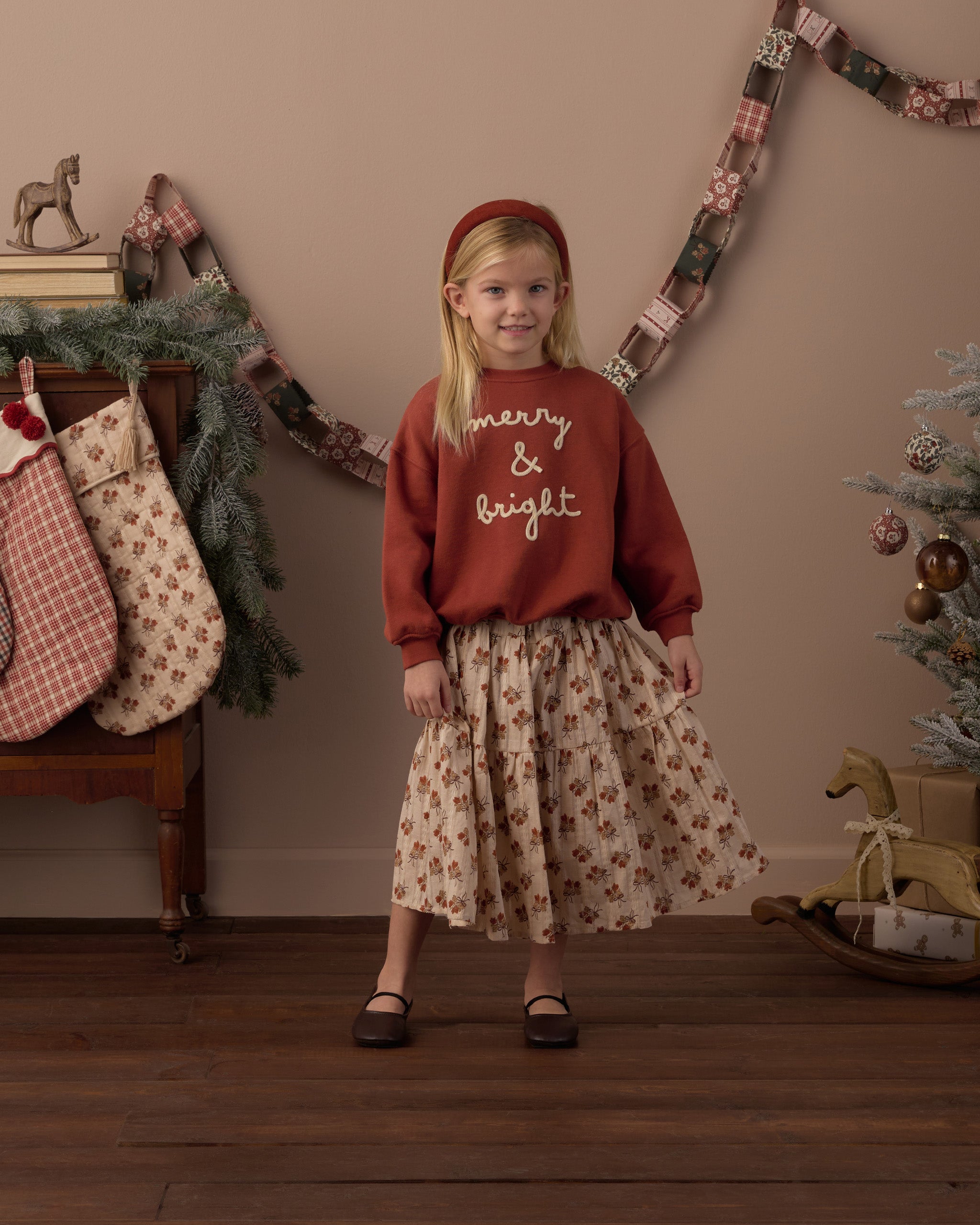 Relaxed Sweatshirt (Merry & Bright)