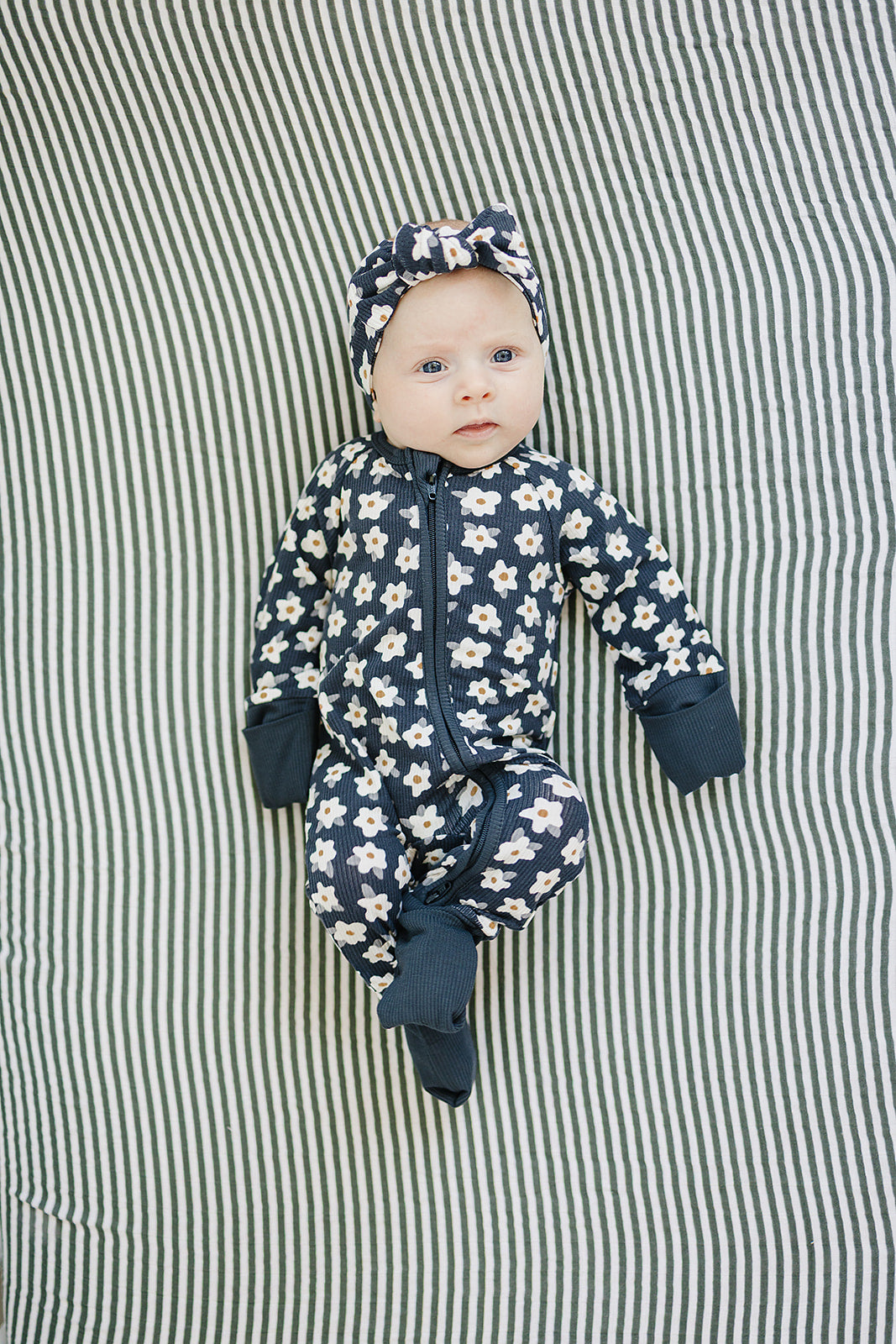 Ribbed Bamboo Zipper Footie (Navy Daisy)