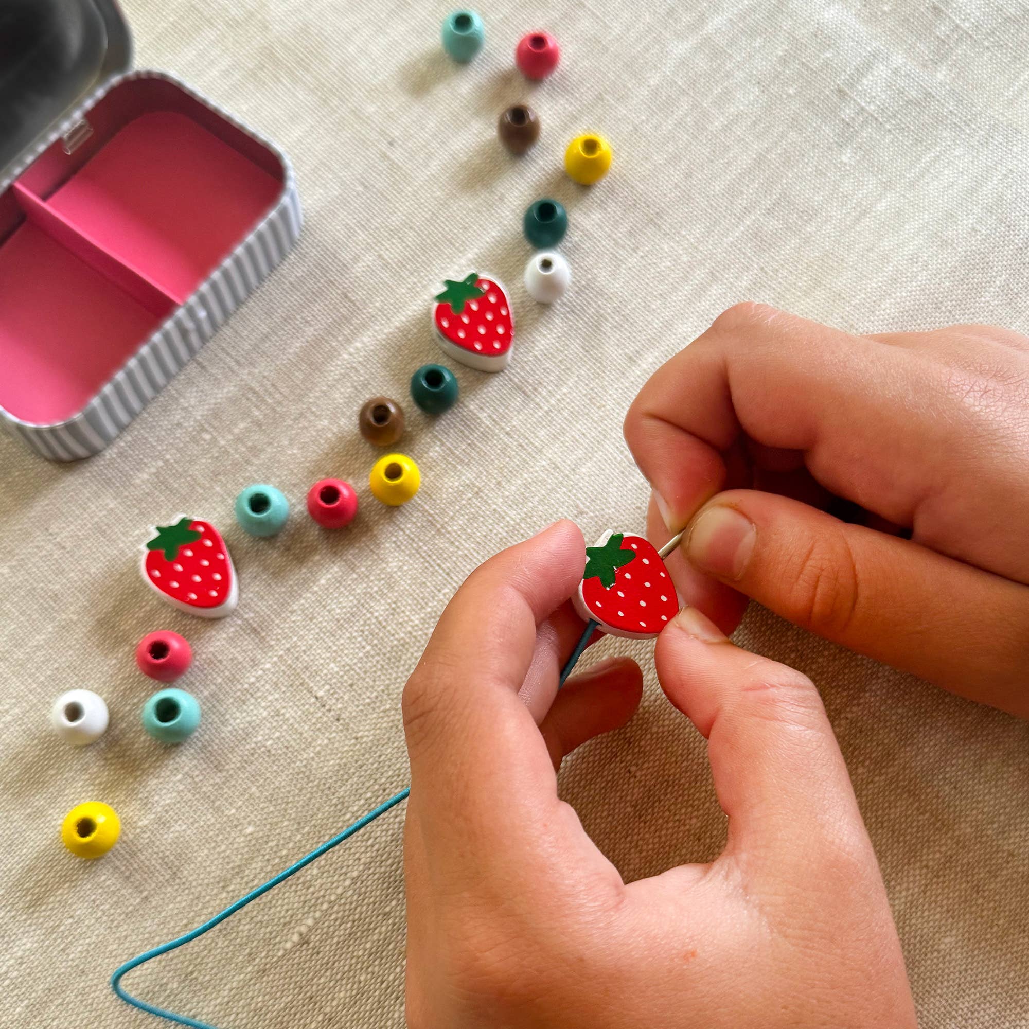Strawberry Bracelet Gift Kit