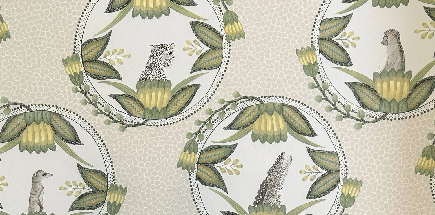 Wallpaper pattern with jungle animals and leaves 