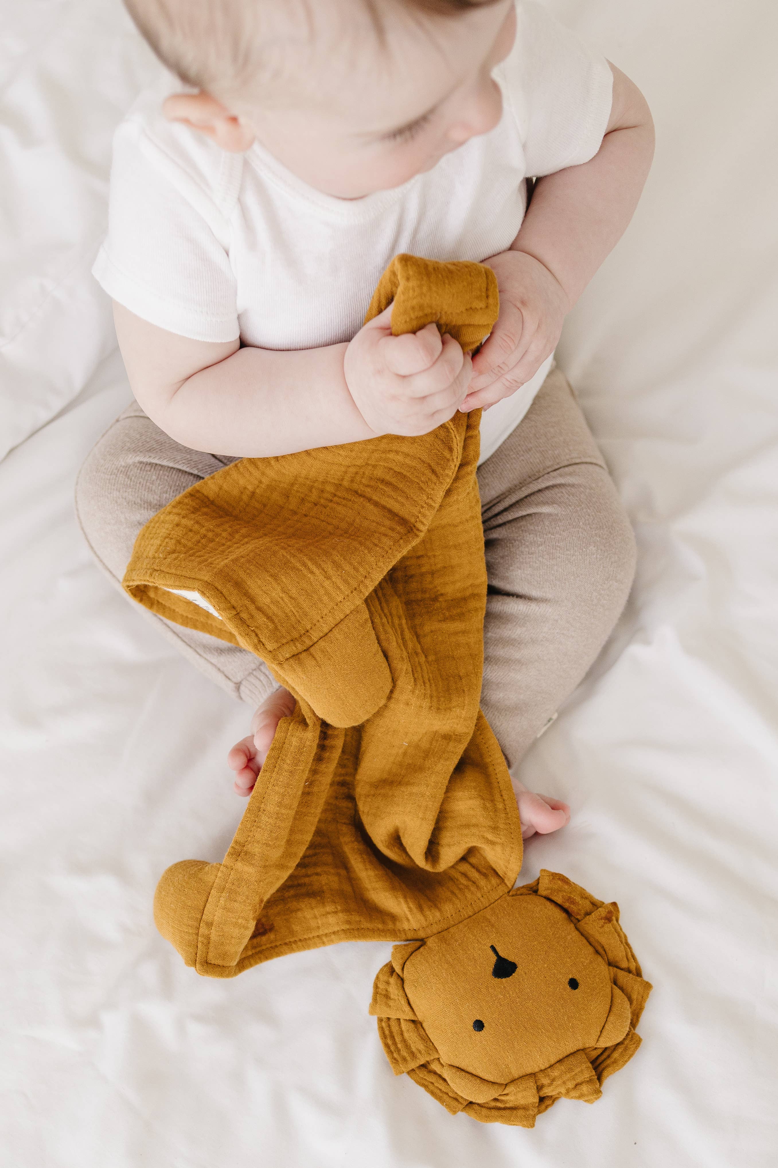 Lion Lovey Blanket (Toffee)