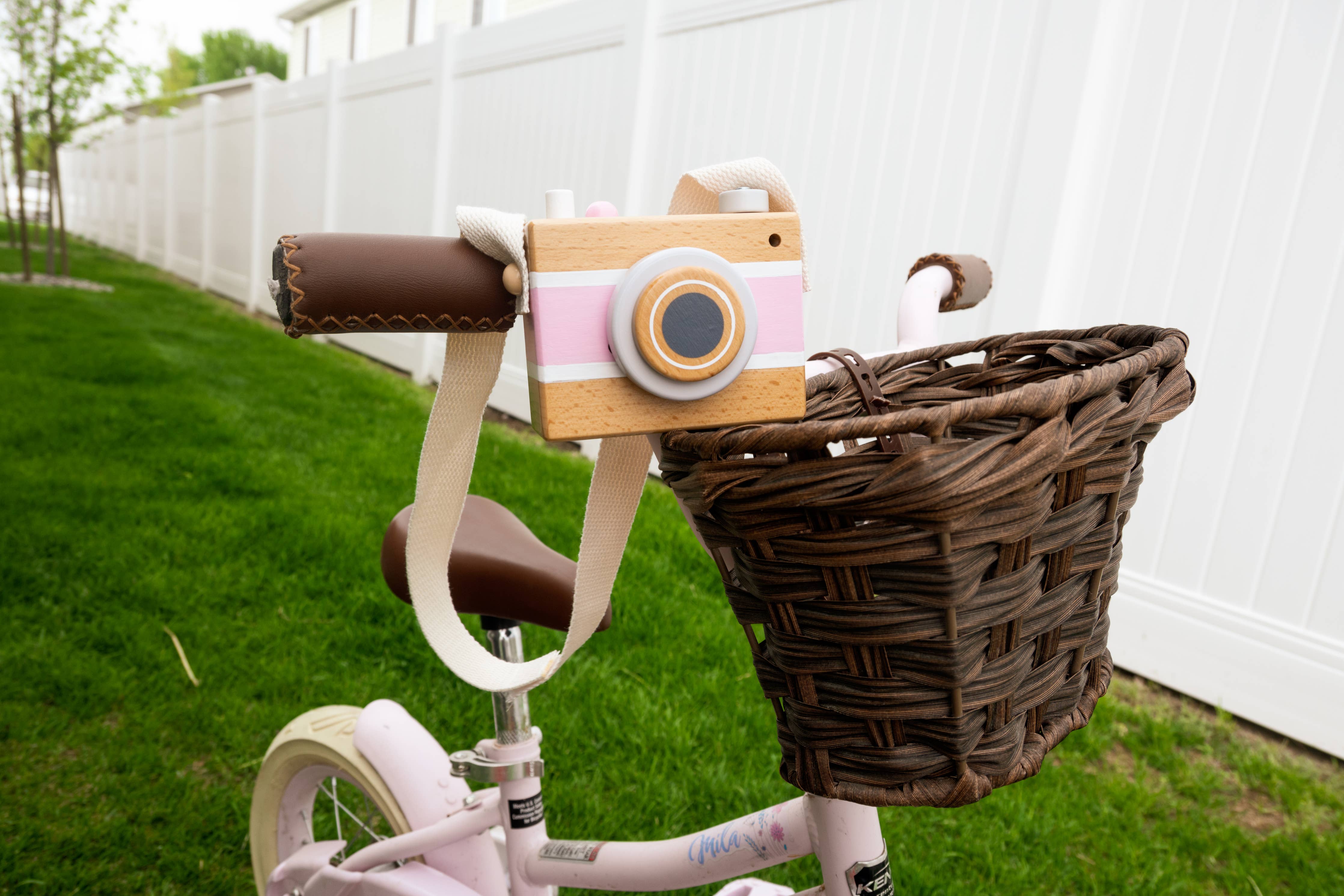 Vintage Camera Music Box (Pink)