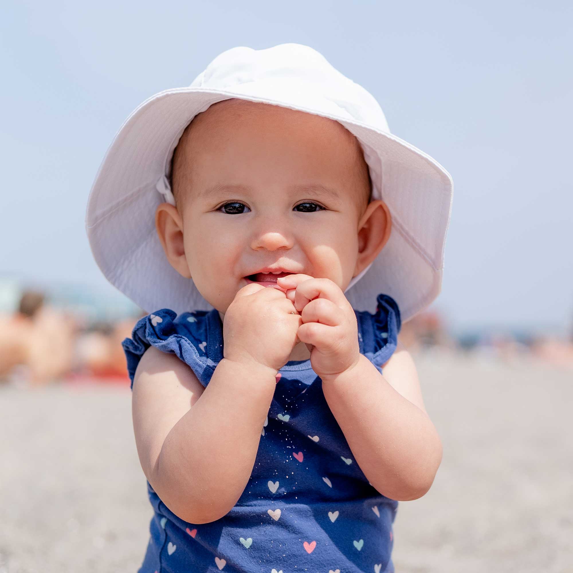 Aqua Dry Bucket Hat (White)