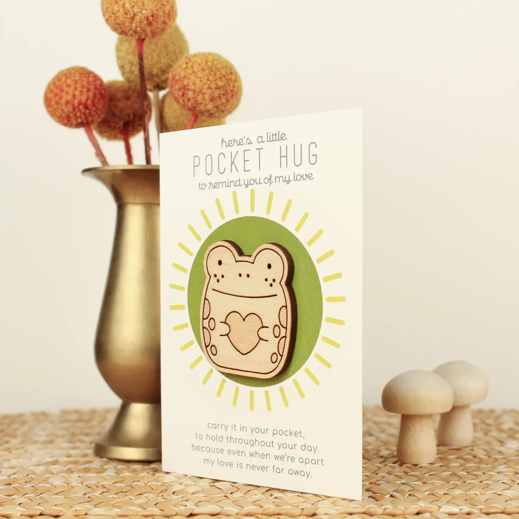 Wooden Pocket Hug (Frog)