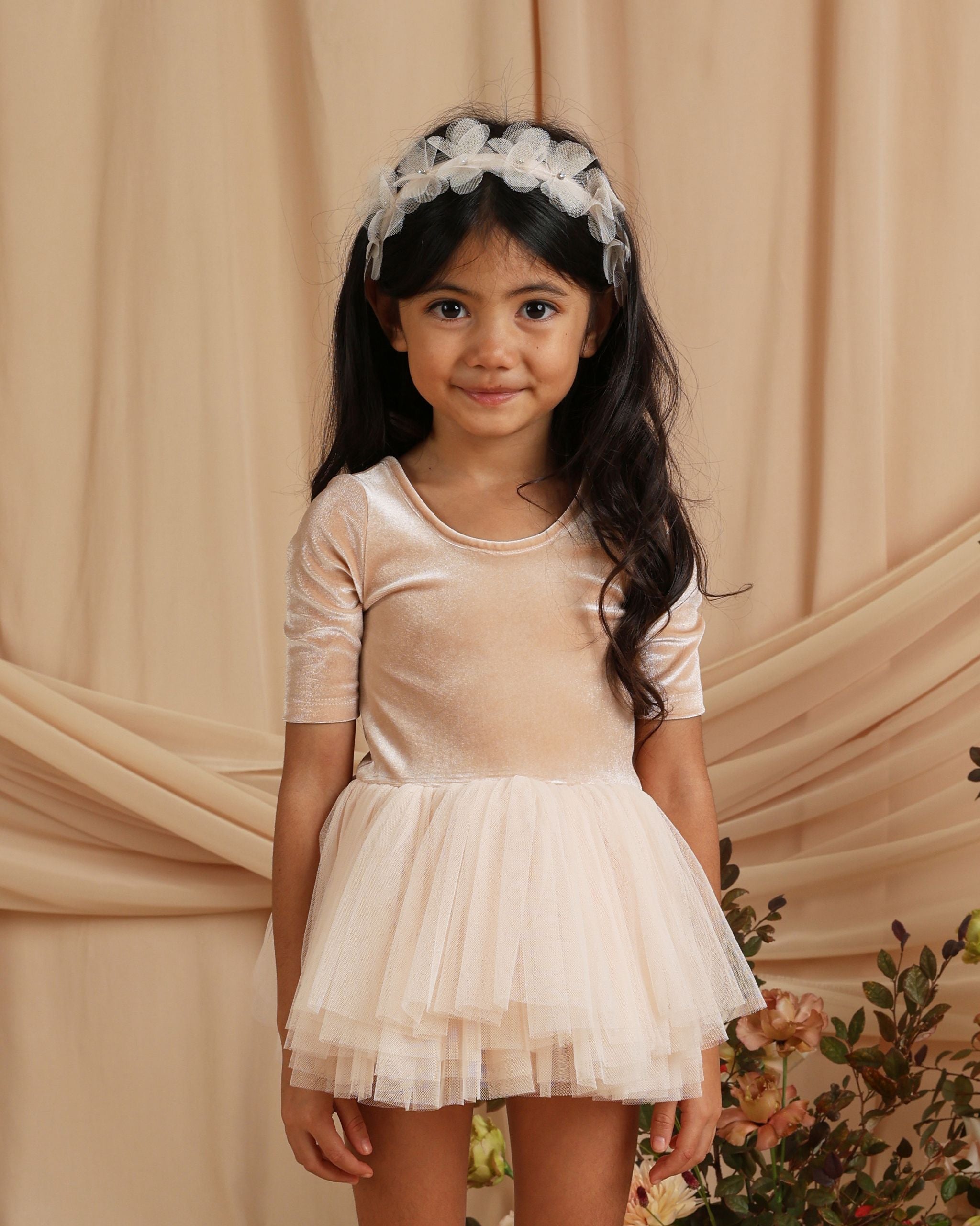 Thea Tutu (Antique)