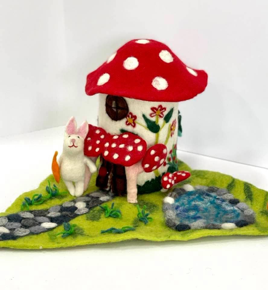 Felt Fairy House (Magic Mushroom)